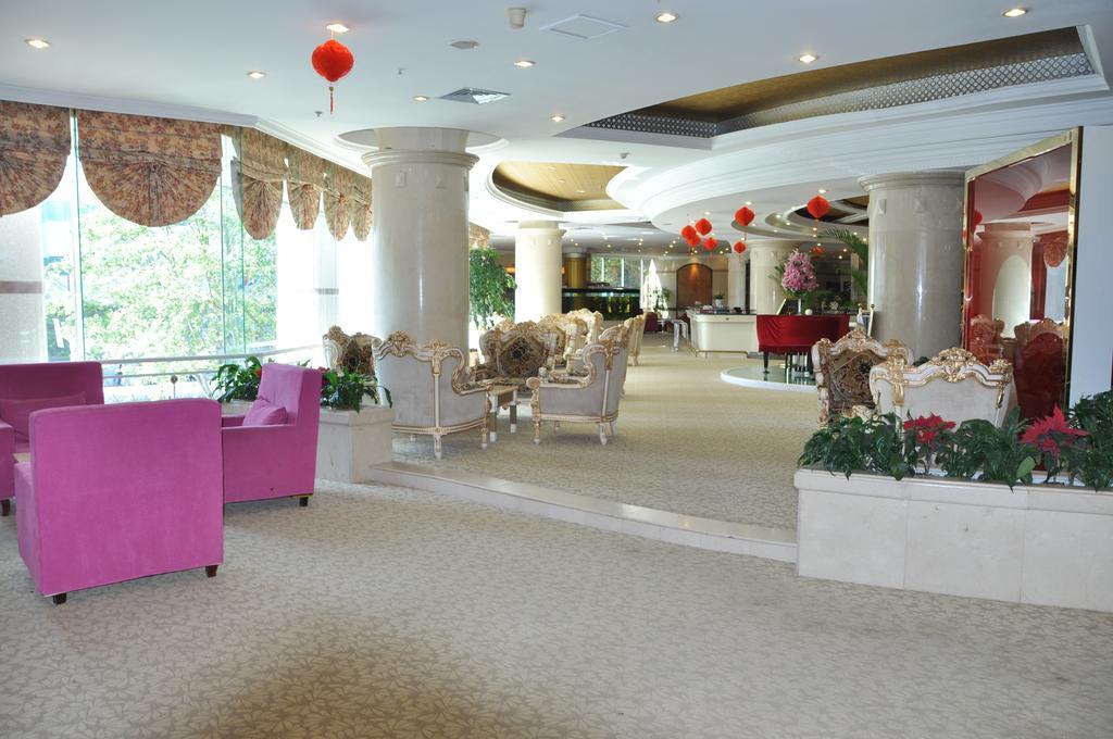 Green Land Hotel Kunming Exteriör bild